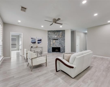 506 Pecos Path Drive - Photo Thumbnail 5