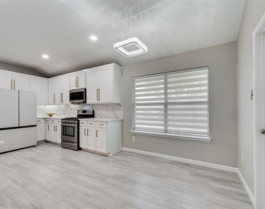 506 Pecos Path Drive - Photo Thumbnail 9