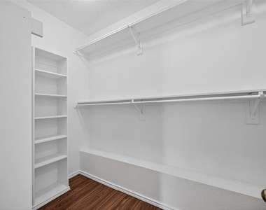 4729 Bull Run Drive - Photo Thumbnail 24