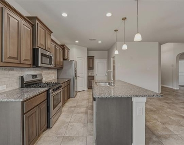 9528 Blaine Drive - Photo Thumbnail 10