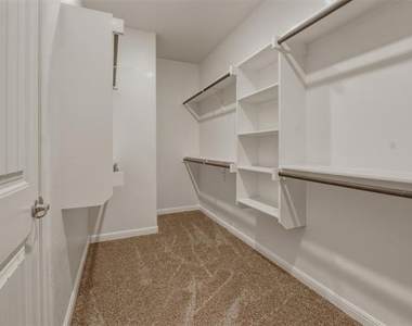 9528 Blaine Drive - Photo Thumbnail 16