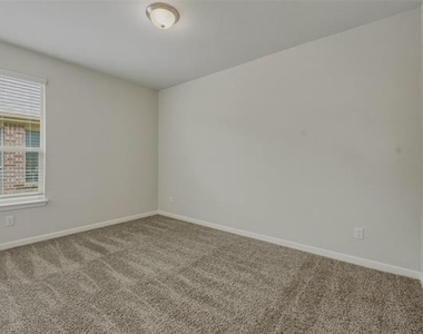 9528 Blaine Drive - Photo Thumbnail 13
