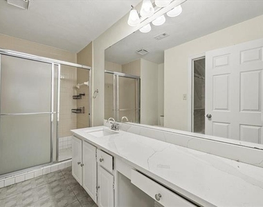 2504 Brook Hollow Court - Photo Thumbnail 13
