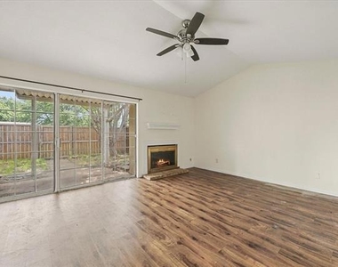 2504 Brook Hollow Court - Photo Thumbnail 8