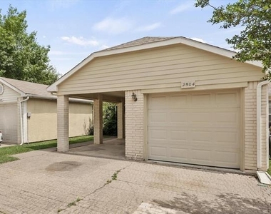 2504 Brook Hollow Court - Photo Thumbnail 10