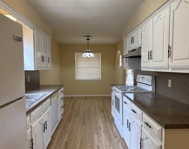 1706 Wisteria Street - Photo Thumbnail 8