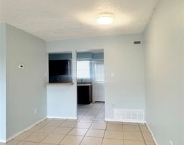 2817 Wimbledon Court - Photo Thumbnail 2