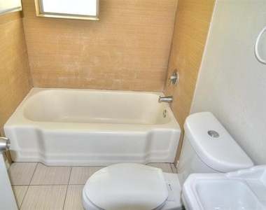 11015 Visalia Drive - Photo Thumbnail 6