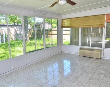 11015 Visalia Drive - Photo Thumbnail 7