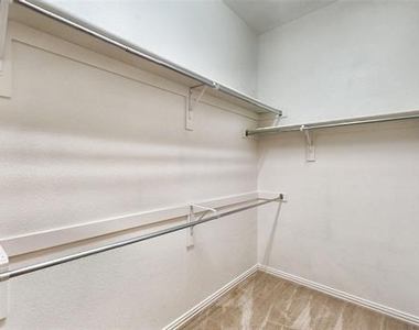 413 Perkins Drive - Photo Thumbnail 29