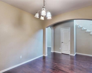 413 Perkins Drive - Photo Thumbnail 14