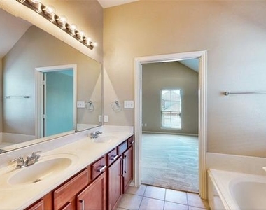 413 Perkins Drive - Photo Thumbnail 28