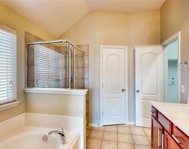 413 Perkins Drive - Photo Thumbnail 27