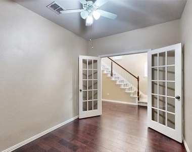 413 Perkins Drive - Photo Thumbnail 17