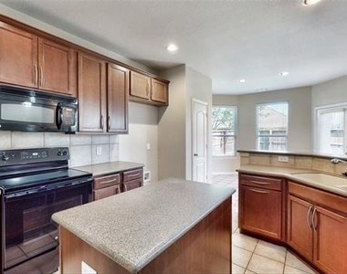 413 Perkins Drive - Photo Thumbnail 8