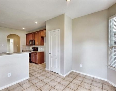 413 Perkins Drive - Photo Thumbnail 11