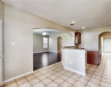 413 Perkins Drive - Photo Thumbnail 12