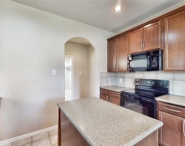 413 Perkins Drive - Photo Thumbnail 7