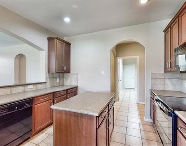 413 Perkins Drive - Photo Thumbnail 6