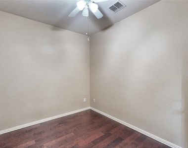 413 Perkins Drive - Photo Thumbnail 18