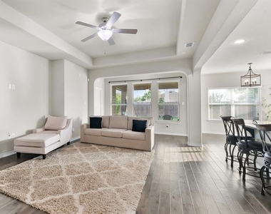 307 Acadia Lane - Photo Thumbnail 5