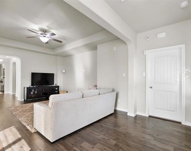 307 Acadia Lane - Photo Thumbnail 8
