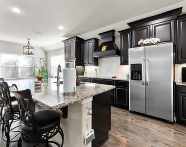 307 Acadia Lane - Photo Thumbnail 10