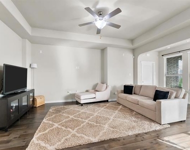 307 Acadia Lane - Photo Thumbnail 6