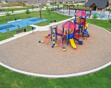 1009 Blazin Bronco Trail - Photo Thumbnail 16