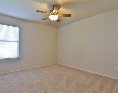 809 Robbin Circle - Photo Thumbnail 14