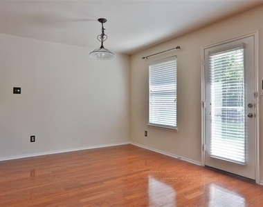 809 Robbin Circle - Photo Thumbnail 6