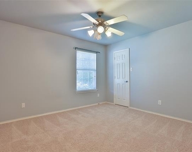 809 Robbin Circle - Photo Thumbnail 12