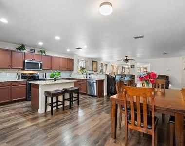 1315 Foster Street - Photo Thumbnail 11