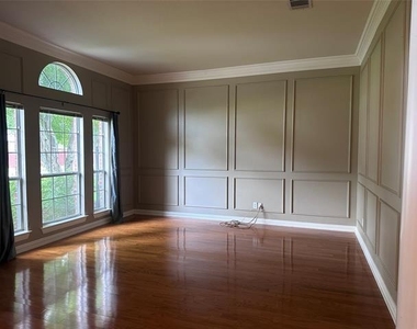 1403 Stone Lakes Drive - Photo Thumbnail 6