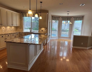 1403 Stone Lakes Drive - Photo Thumbnail 4
