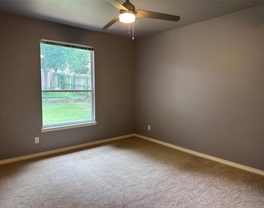 1403 Stone Lakes Drive - Photo Thumbnail 9