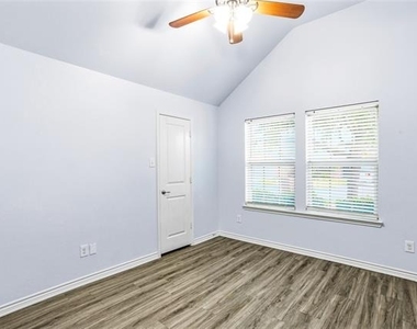 11901 Summer Springs Drive - Photo Thumbnail 18