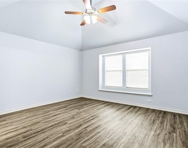 11901 Summer Springs Drive - Photo Thumbnail 10