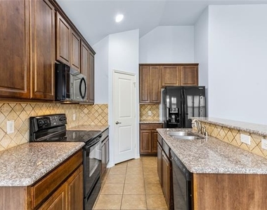 11901 Summer Springs Drive - Photo Thumbnail 5