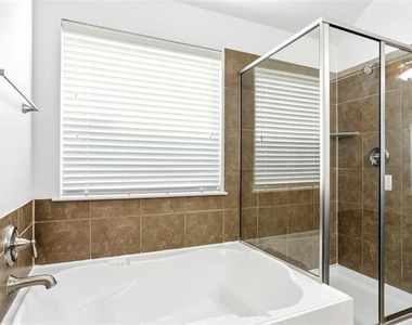 11901 Summer Springs Drive - Photo Thumbnail 13