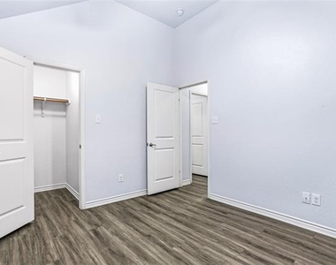 11901 Summer Springs Drive - Photo Thumbnail 21