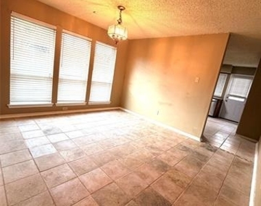 1238 Richland Oaks Drive - Photo Thumbnail 5