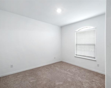 537 Robinson Way - Photo Thumbnail 10