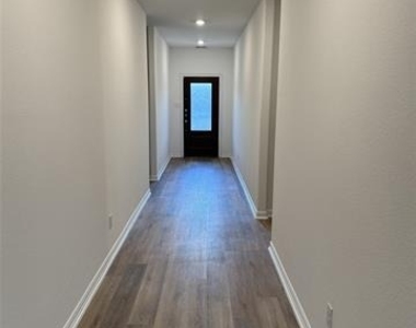 537 Robinson Way - Photo Thumbnail 1
