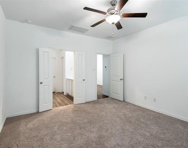 537 Robinson Way - Photo Thumbnail 7