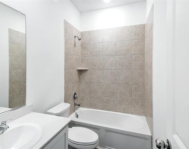 537 Robinson Way - Photo Thumbnail 13