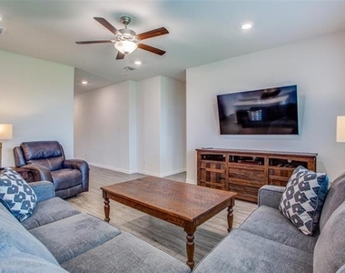 113 Hayes Drive - Photo Thumbnail 6