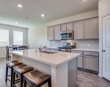 113 Hayes Drive - Photo Thumbnail 7