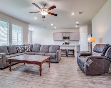 113 Hayes Drive - Photo Thumbnail 2