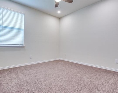 113 Hayes Drive - Photo Thumbnail 16